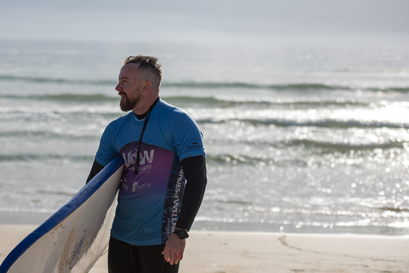 Veteran carrying surfbaord